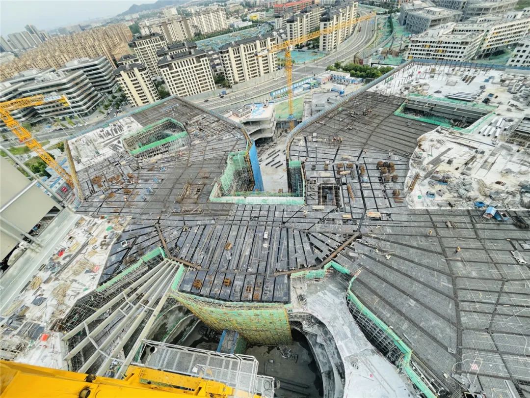 ▲海淀大悦城商业主体建筑正式封顶