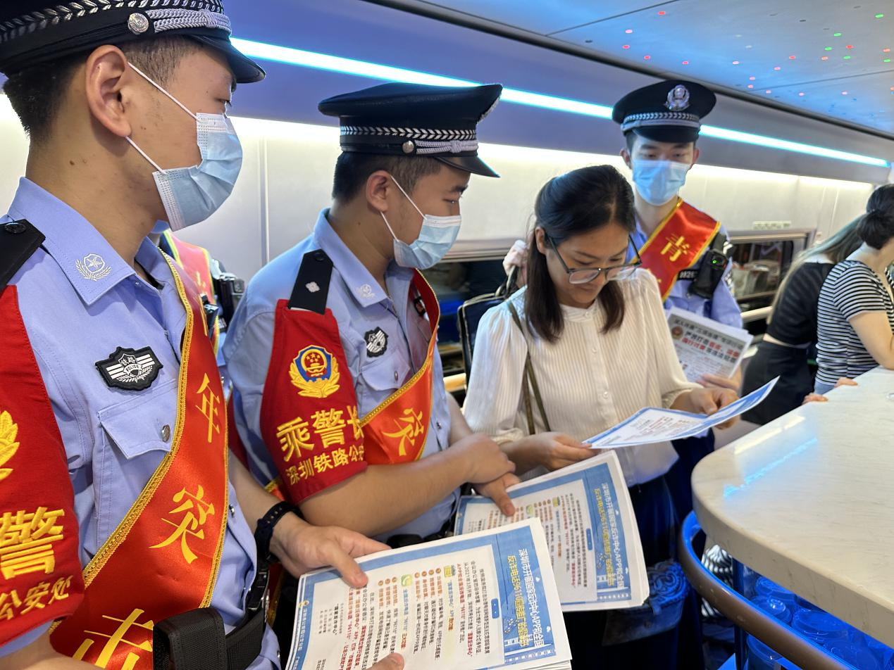 共筑防骗“防火墙” 深铁公安开展反诈集中宣传日活动|宣传日|防火墙|公安_新浪新闻