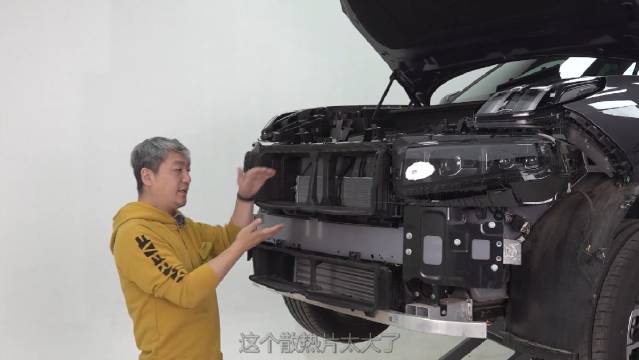 这辆领克09 EM-P的前后防撞梁基本上与汽油版没有差别……
