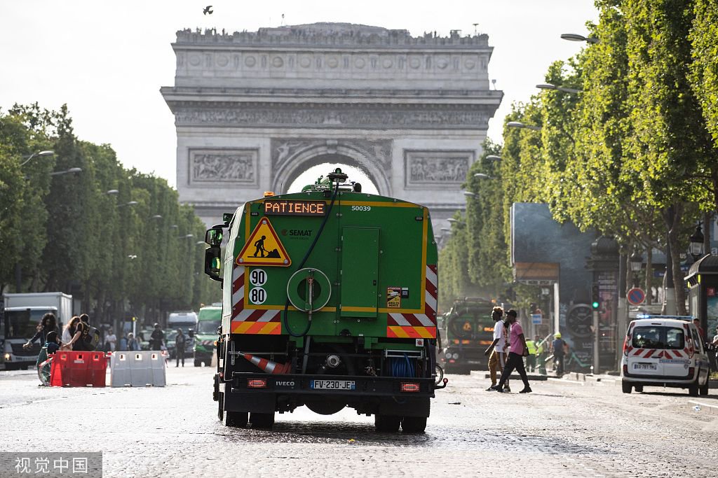 骚乱中的法国游｜机票酒店预订略有下降，仍有游客报团