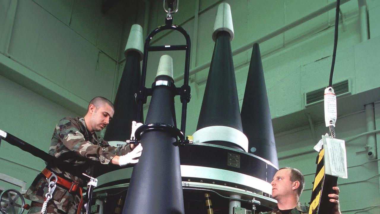 世界上最小的核弹头，没有人高，却能灭了一整个国家