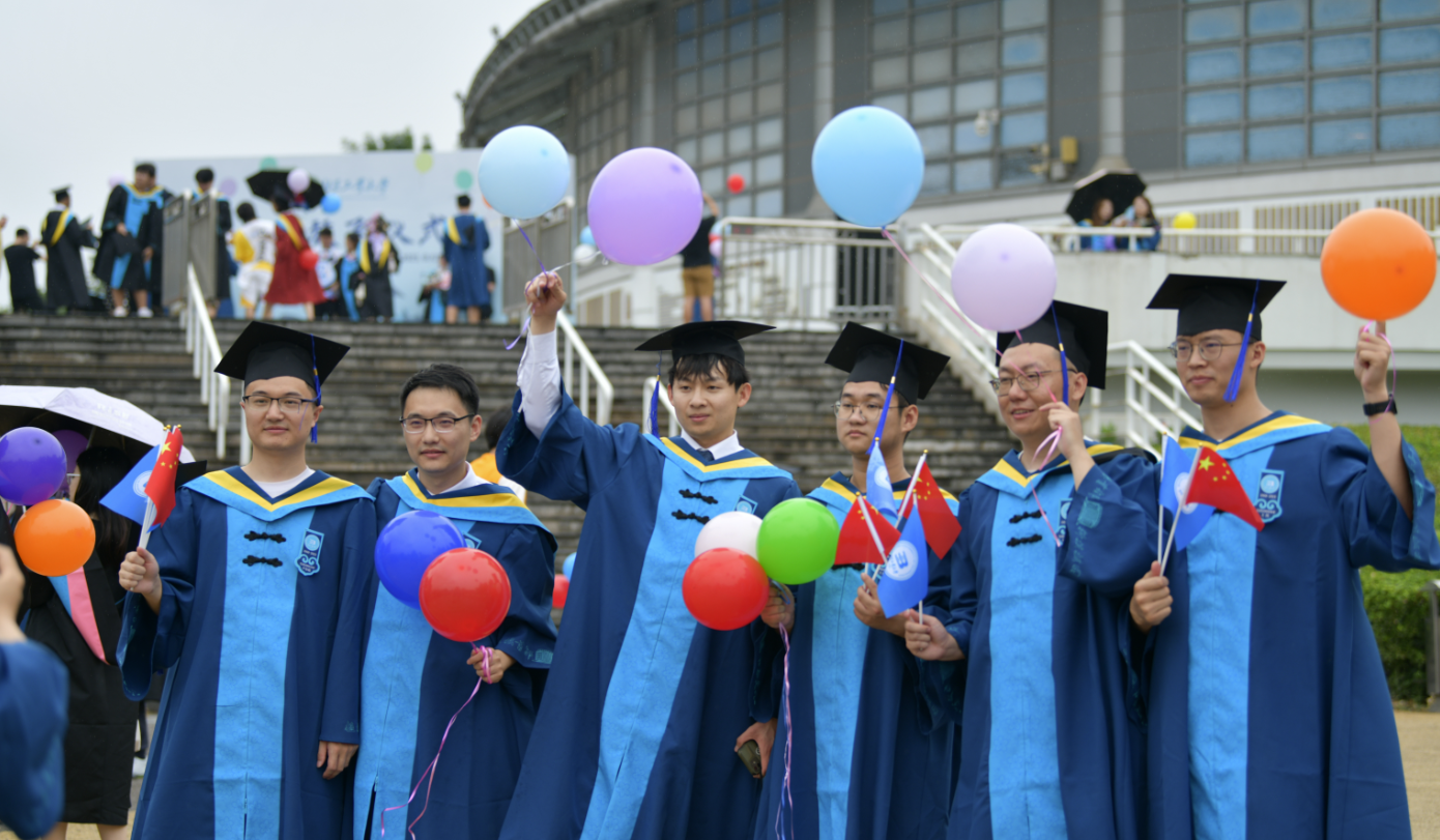 硕士学位服是发给学生了吗 6404-06f24b39c096e64fa38985bc90540b32.png