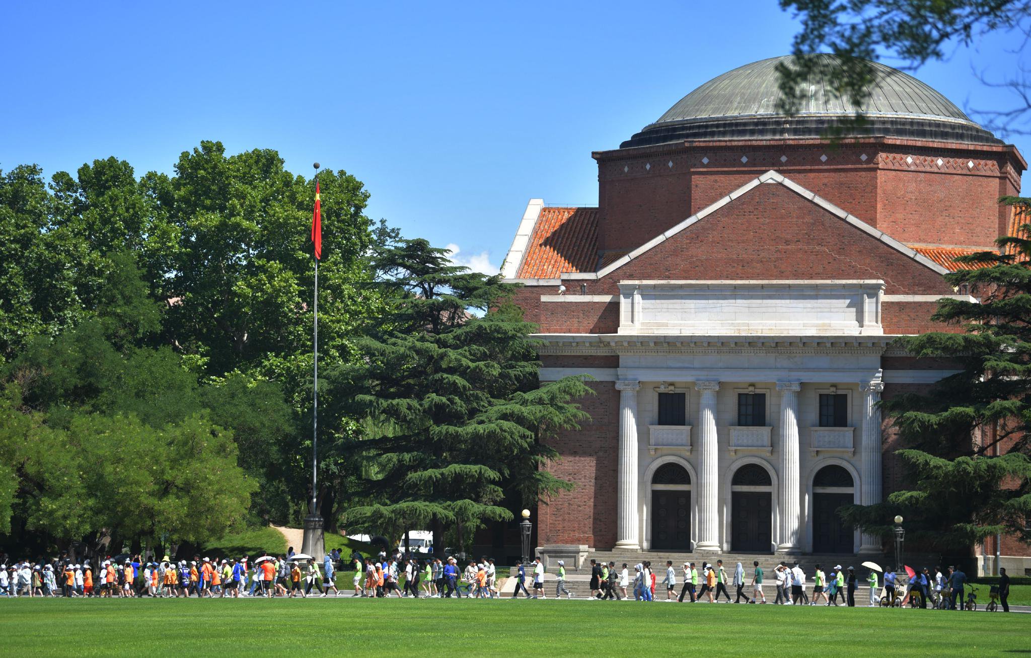 清華大學向社會公眾開放2023年暑期校園參觀首日。新京報記者 李木易 攝