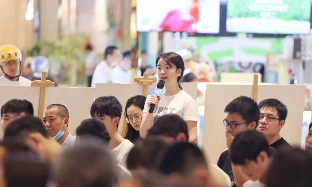 市民现场提问。李聪冲 摄
