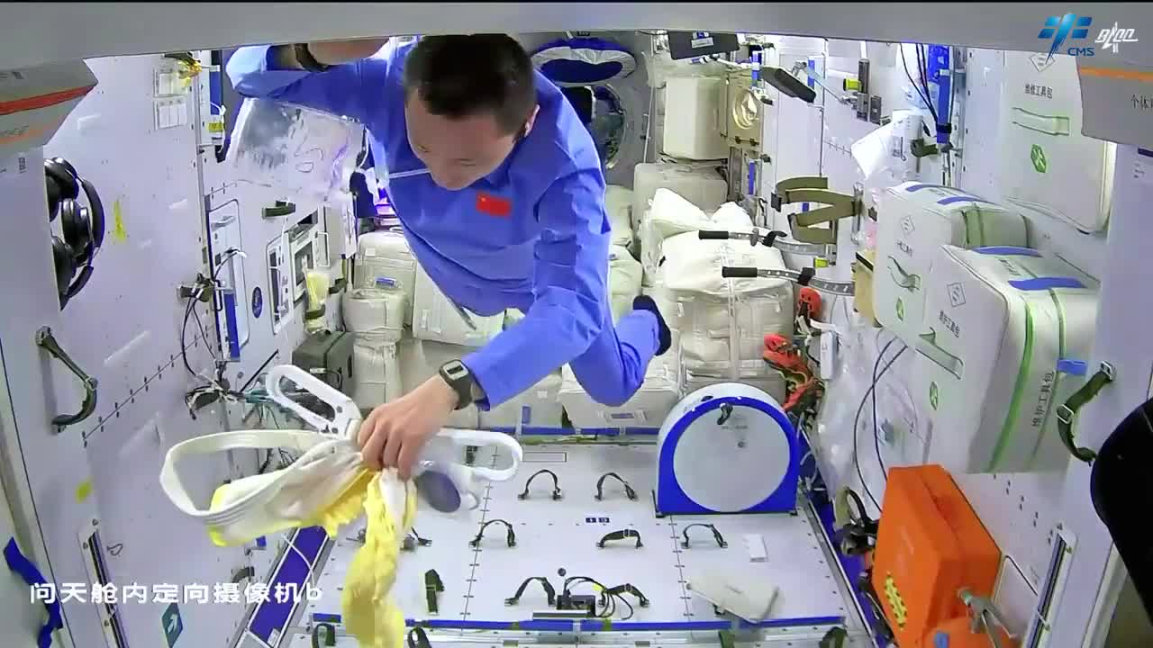 十月十六号出生的名人 小时侯看的经典电视剧