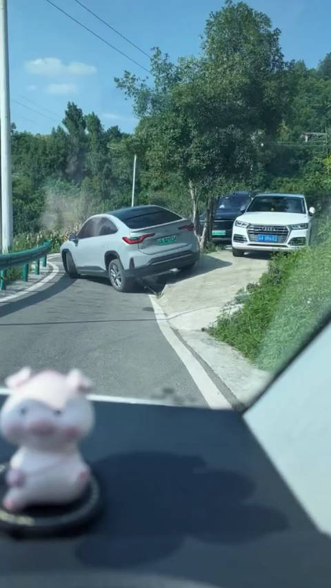 没事，SUV底盘高