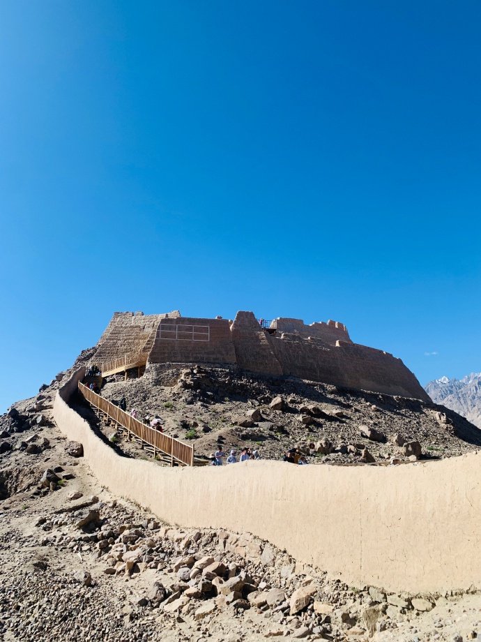 纳西人的历史选择 ——蘑菇巨石上的天险石头城...