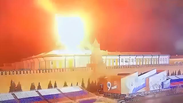 當地時間2023年5月3日，俄羅斯莫斯科，克里姆林宮參議院大樓圓頂上方的火焰和煙霧。視覺中國 視頻截圖