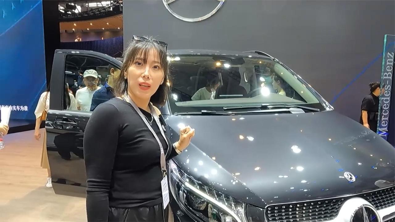 所有MPV靠后站 奔驰V260这3.4米的轴距 第三排可以躺着