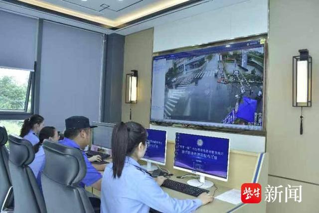 图为浦口警方在日常工作中