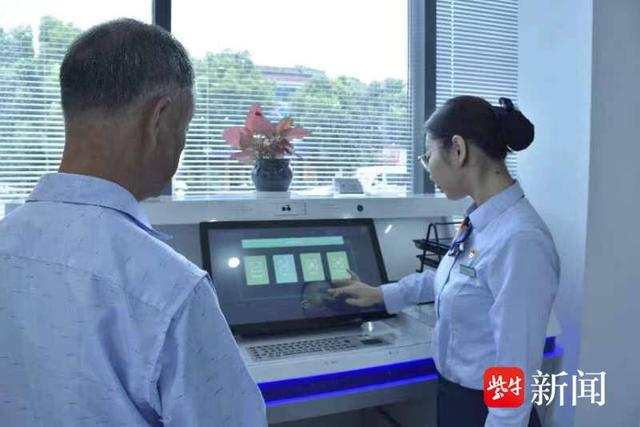 图为浦口警方在日常工作中