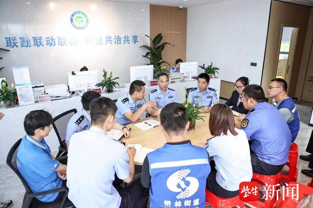 图为浦口警方在日常工作中