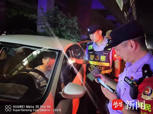 图为浦口警方在日常工作中