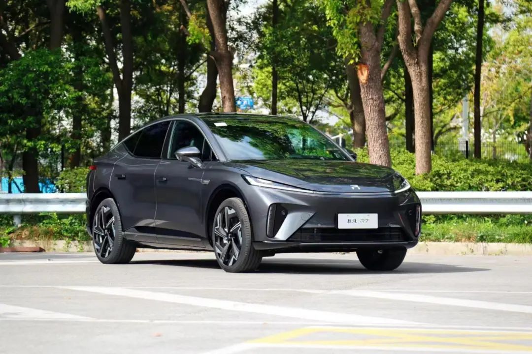 20万左右,颜值高、性能强、不费油