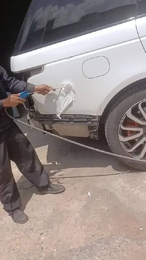 原来车衣是这么撕的，我以为可以一撕到底呢！