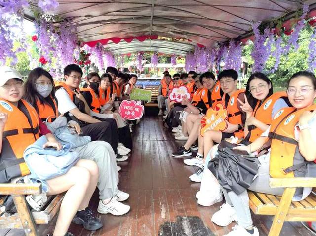 游览淹城遗址公园。团武进区委供图