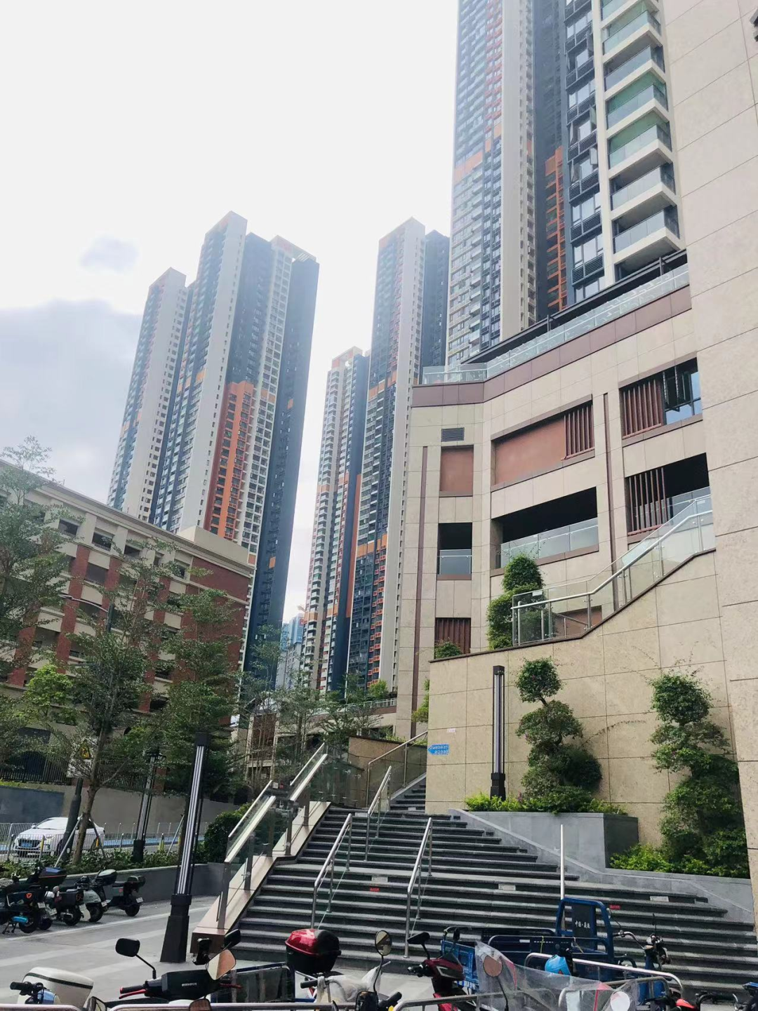 (深圳成交量较大的二手房小区之一)