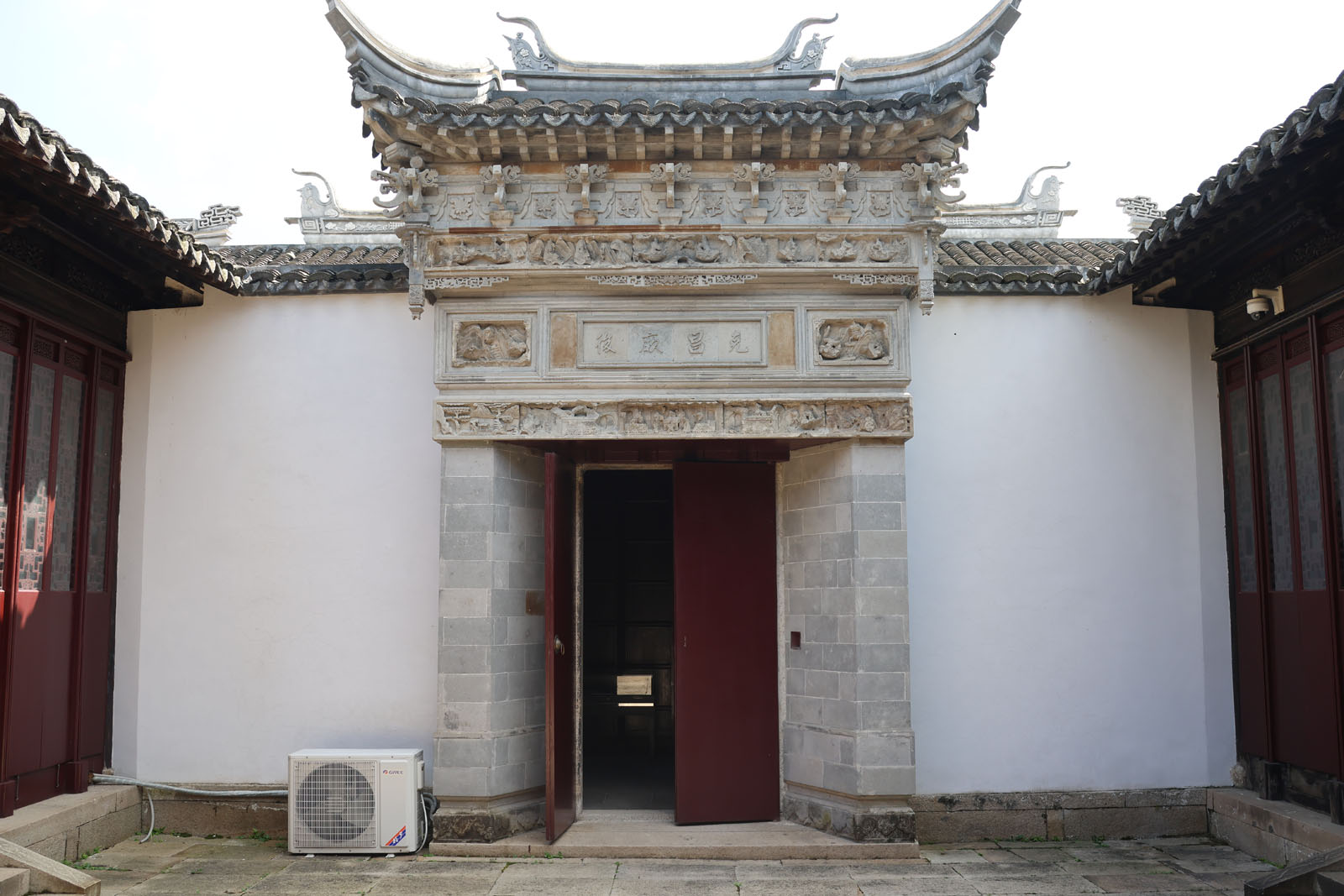 图为华襄义庄内院