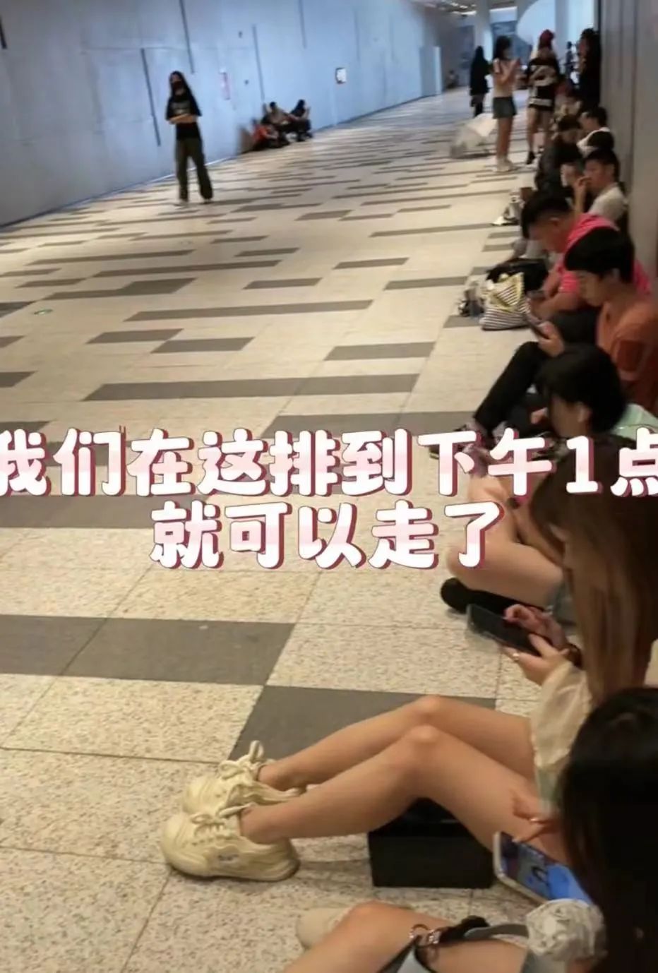 ▲图示:阿斌在通宵代排现场