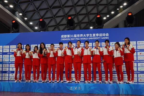 中国代表团女子水球队夺得冠军。中青报·中青网记者 毕若旭 摄