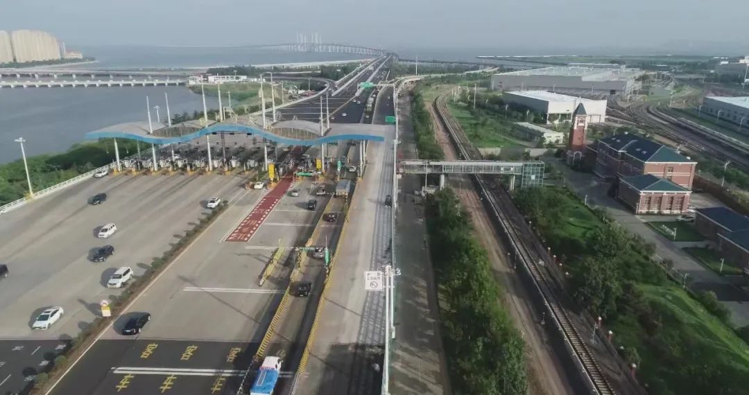 李村河互通立交G匝道拓宽改造工程项目。市交通运输局供图
