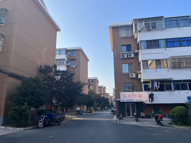外立面改造后的老旧小区一景。图为江都区北园新村。