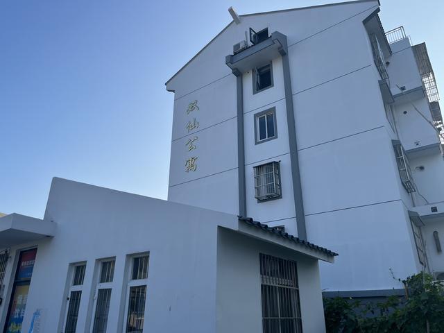 外立面改造后的老旧小区一景。图为江都区双仙公寓小区。
