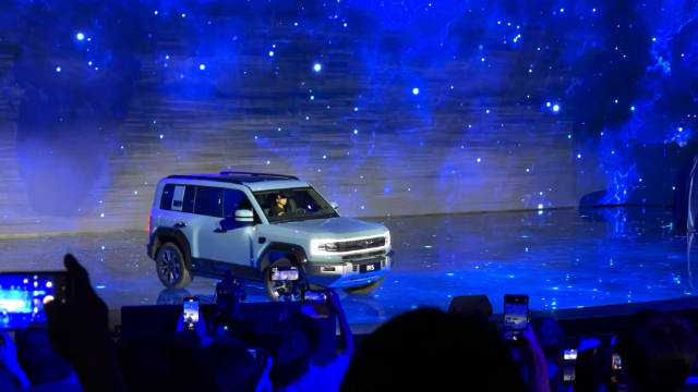 方程豹豹5有点东西，搭载DMO混动平台……