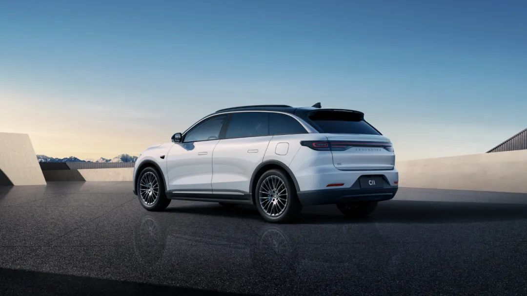 15万起买增程大5座、纯电中大型SUV,宋PLUS冠军版不香了!