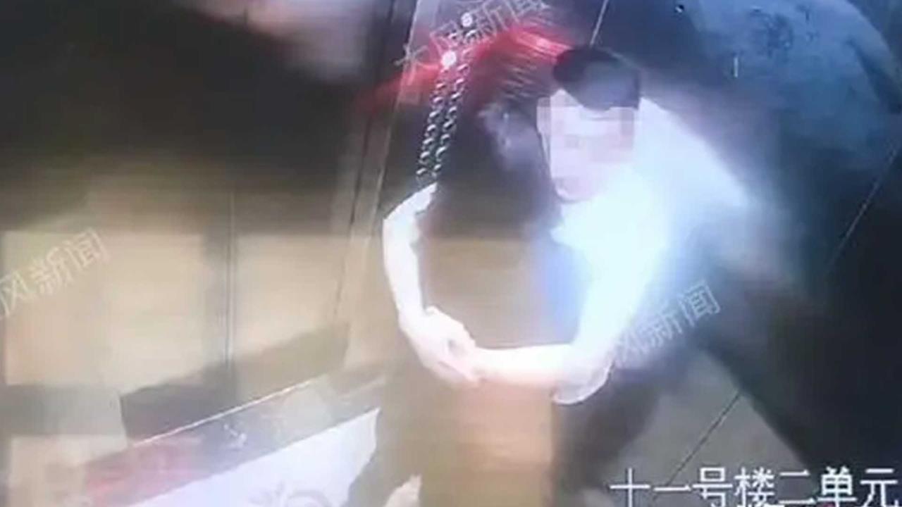 订婚发生关系后第4天女孩控告强奸，双方各执一词，律师回应（上）_新浪新闻
