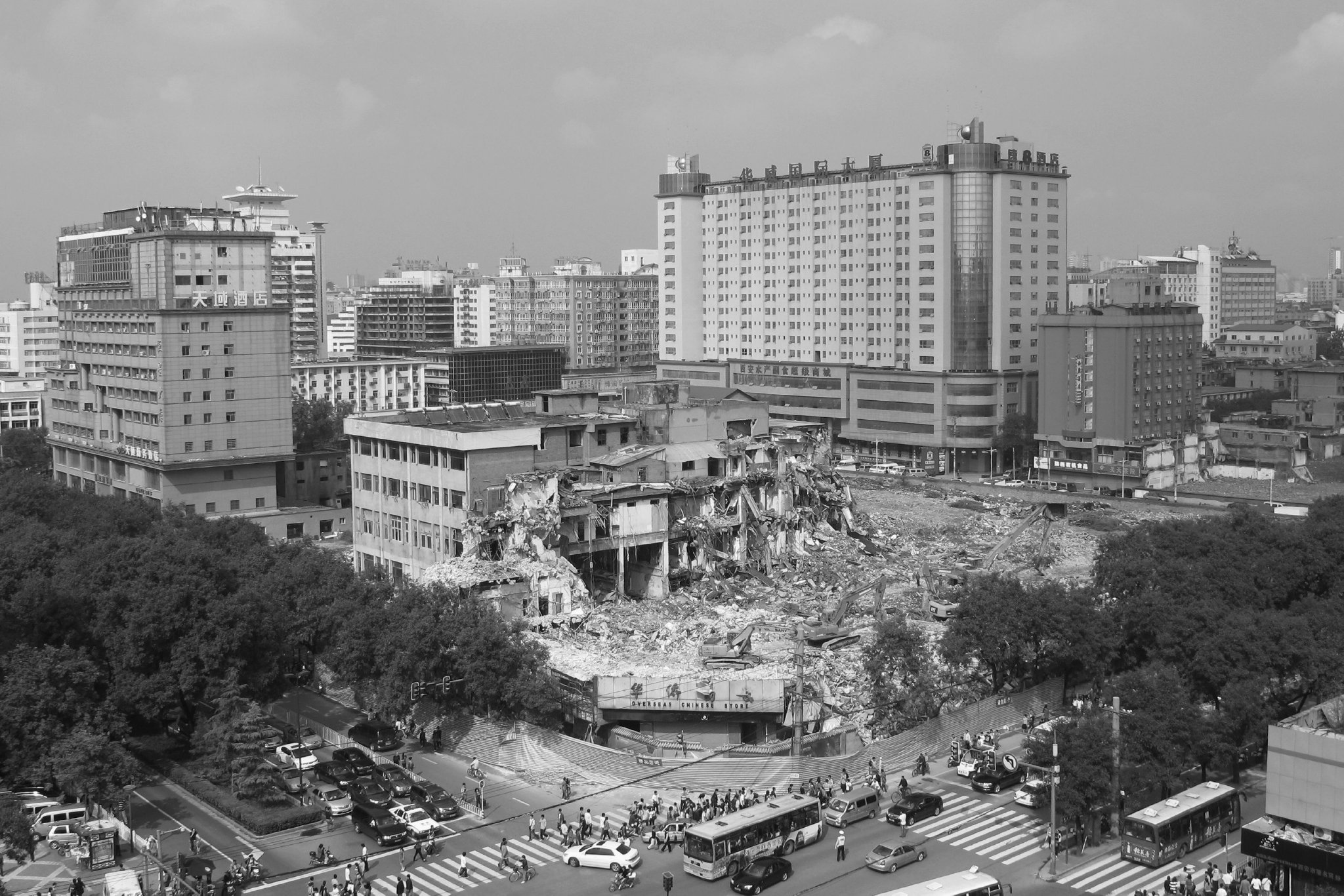 西安东大街华侨商店被拆,2011年9月12日