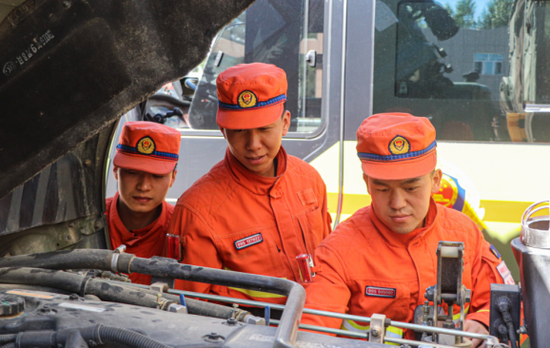 车辆“健康体检” 看蓝朋友是如何保养“爱车”的