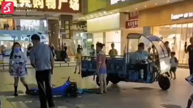 萝莉街头乱停车被阻单挑十余人 被保安阻拦瞬间暴怒|萝莉|保安|民警_新浪新闻