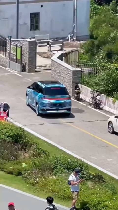 小鹏首款MPV车型X9，路试谍照曝光？