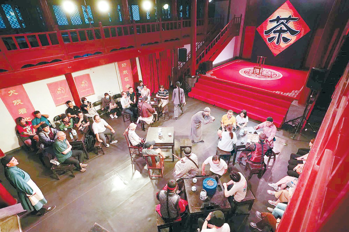 沉浸式《茶馆》在颜料会馆上演。 方非摄