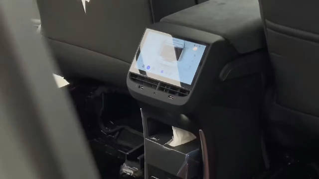 新款毛豆3宁愿给后排装个屏幕也不给主驾装个仪表