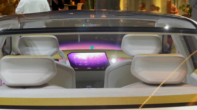 菱形交互屏幕，全景视域桥，BMW大量减法屏幕面积减法物理按键