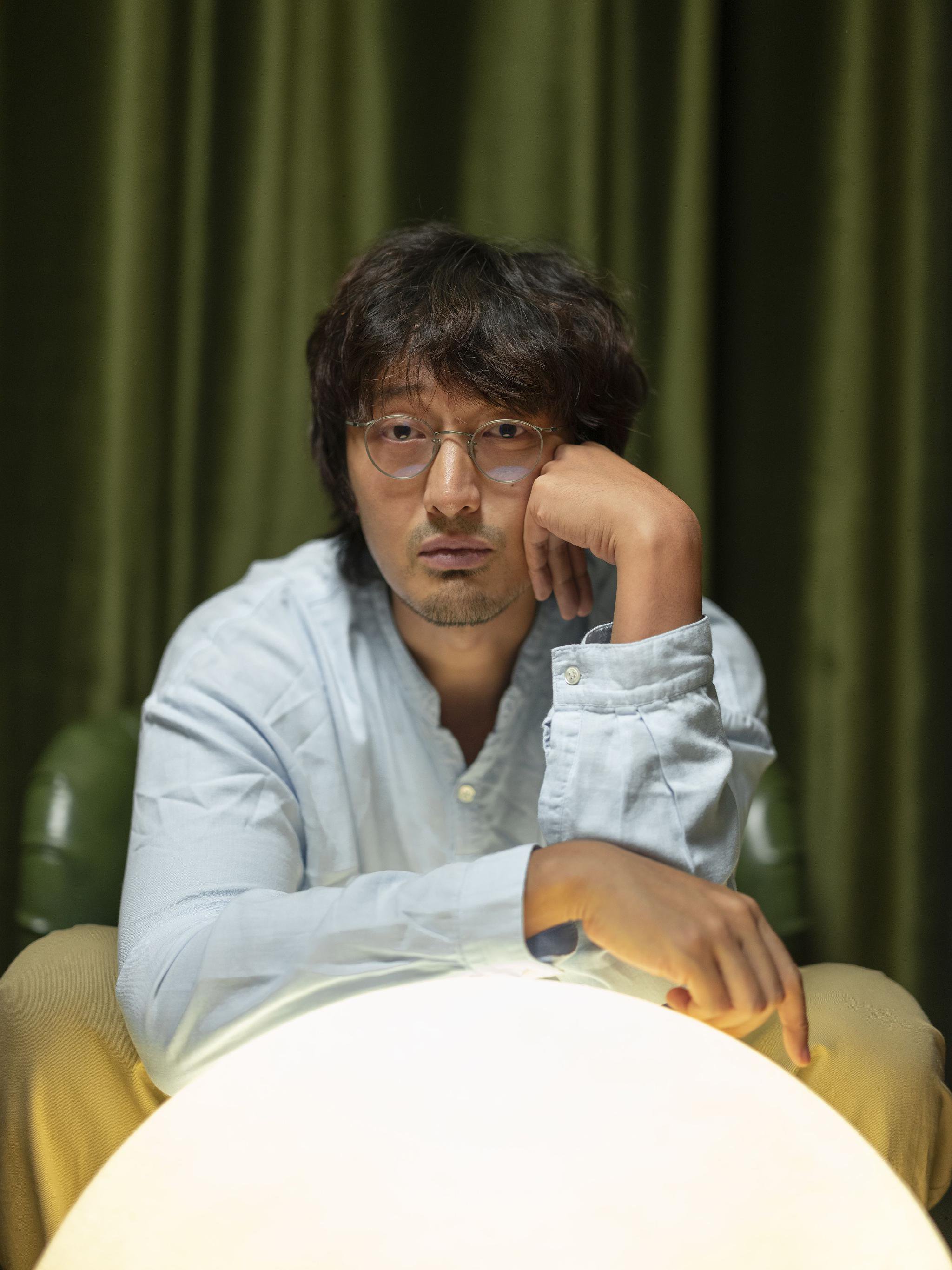 對於接戲的頻率和劇本的選擇,王傳君都更傾向於與其彼時生活的契合度。 新京報記者 郭延冰 攝