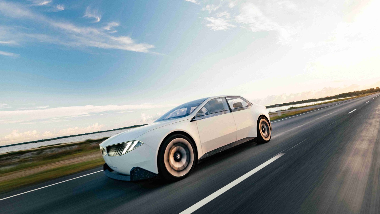 宝马展示全新BMW <em>iD</em><em>rive</em> 2025年将在新世代车型搭载