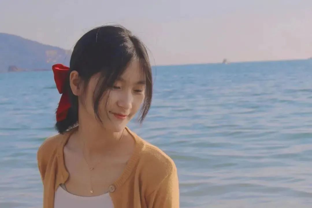 干净利落的长相女生 d60c-b64137a28a400d8a0199d7e956fc7e17.jpg