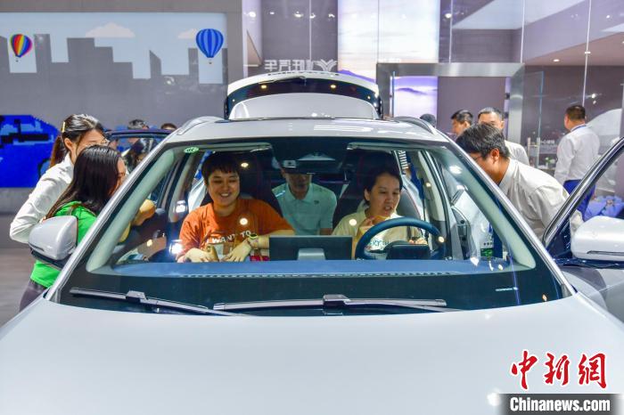 2023海南金秋车展开幕 新能源汽车受消费者青睐