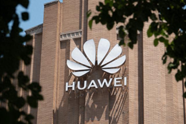 华为全球旗舰店LOGO。视觉中国 图