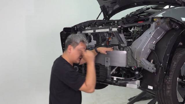 这辆高合HiPhi Y的前后防撞梁基本上延续了高合Z的高标准