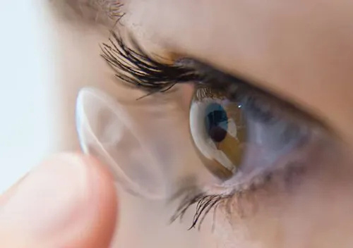 免费月抛的真相与选择策略,隐形眼镜用户的终极指南