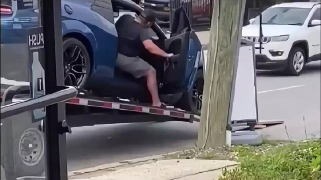 新车落地，道奇挑战者