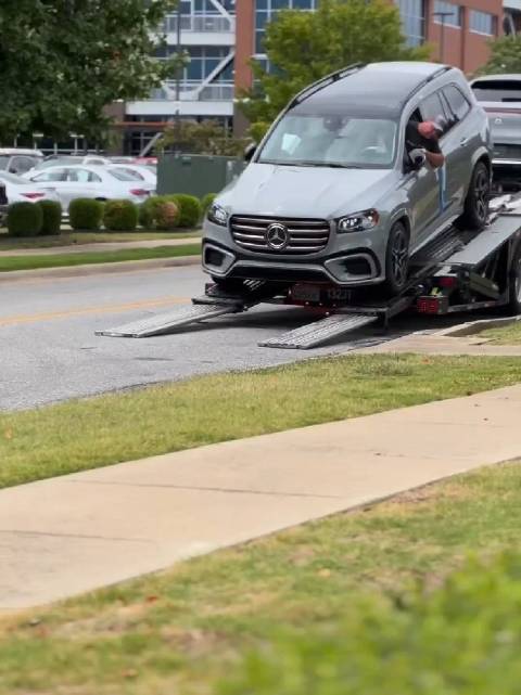 圆圆的大灯和格栅，新款奔驰GLS这造型，香不香？