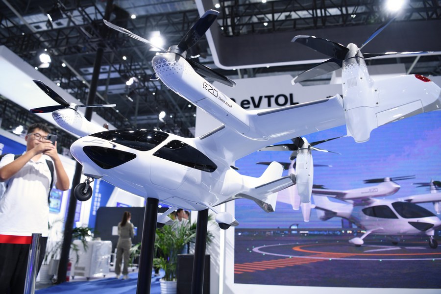 這是2023世界製造業大會上展出的傾轉旋翼電動飛機E20eVTOL模型(9月20日攝)。新華社記者 張端 攝