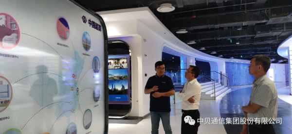参观济南超算展厅