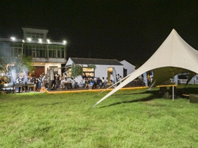 羅女士的民宿提供專供燒烤露營的鄉野營地。 受訪者供圖