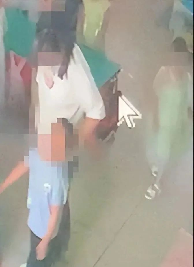 孫女士前往幼兒園看到監控錄像顯示,保育員王某多次對孩子上手